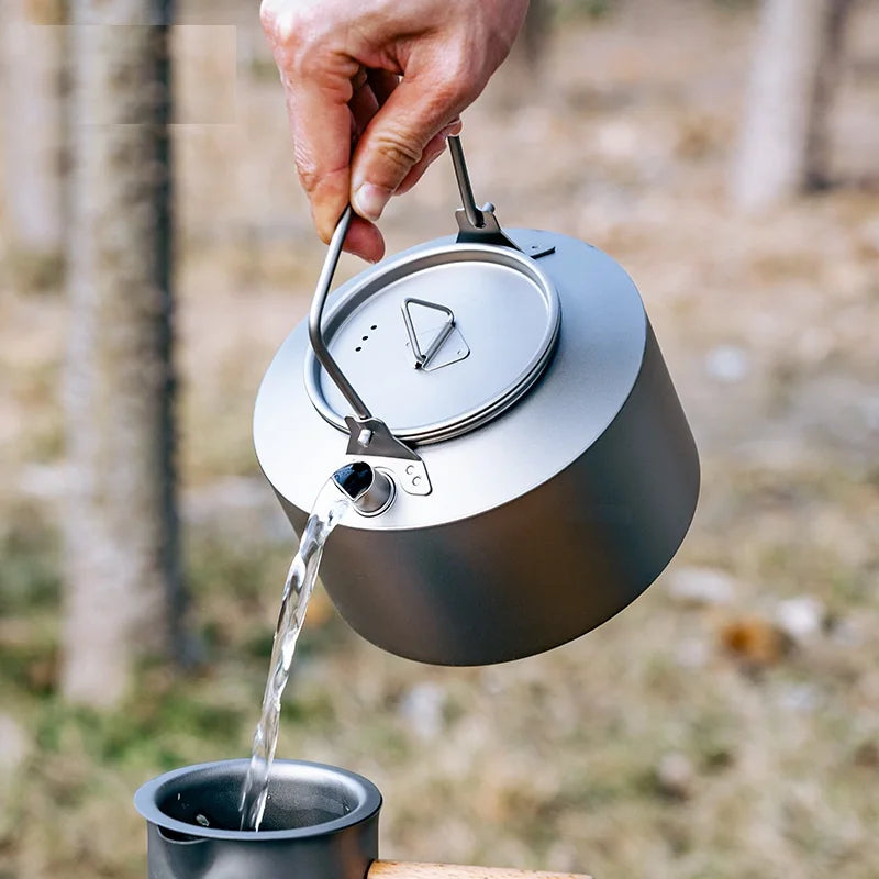 The Summit Kettle: Ultralight 980ml Titanium Pot