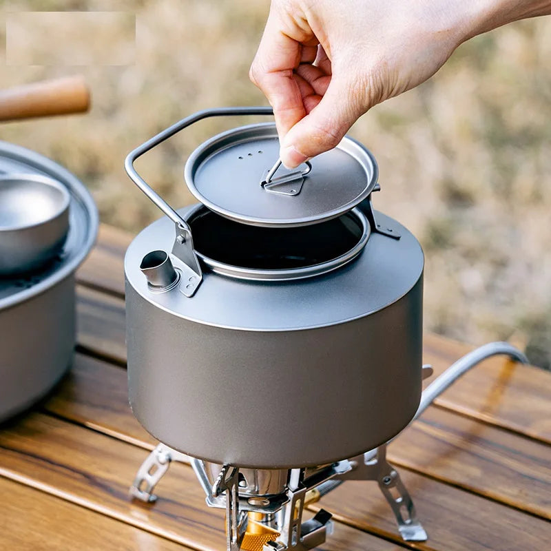 The Summit Kettle: Ultralight 980ml Titanium Pot